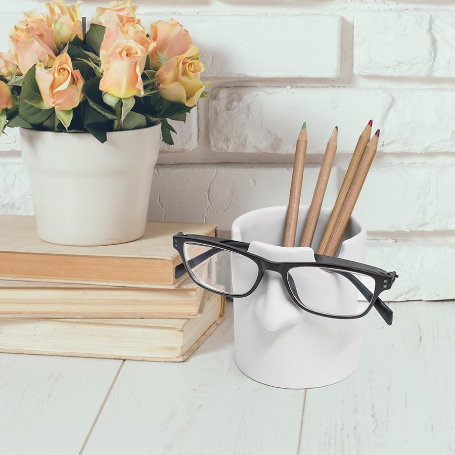 Portalápices blanco o negro con espacio para gafas / lentes